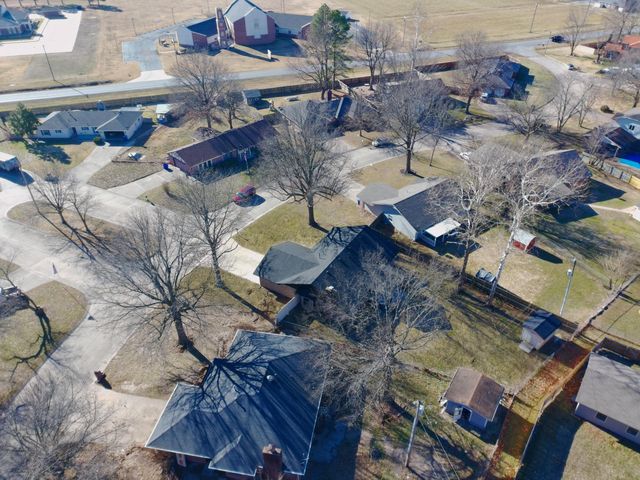 2221 Elmwood Lane, Miami, OK 74354