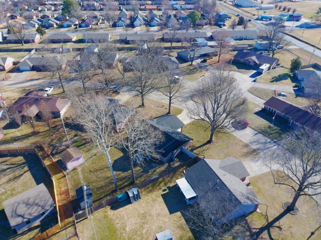 2221 Elmwood Lane, Miami, OK 74354