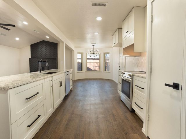 2221 Elmwood Lane, Miami, OK 74354