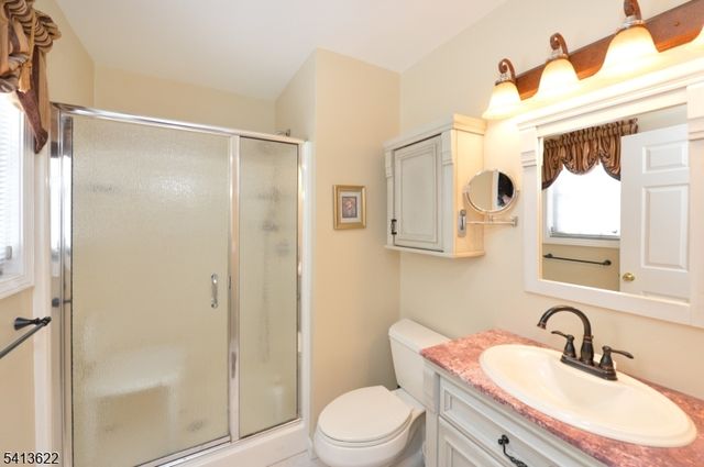 40 Chanda Ct 40, Clifton City, NJ 07012