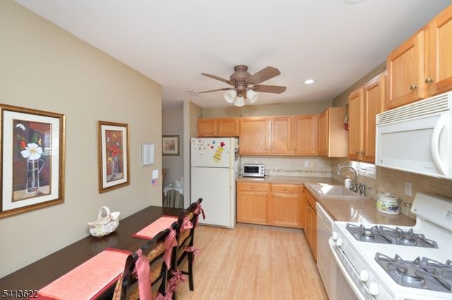 40 Chanda Ct 40, Clifton City, NJ 07012