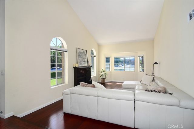 6347 Wynne Avenue, Tarzana, CA 91335