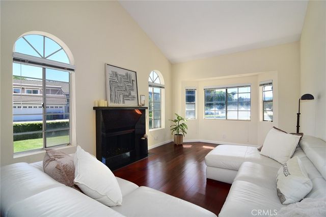 6347 Wynne Avenue, Tarzana, CA 91335