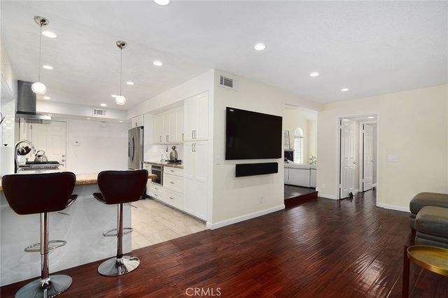 6347 Wynne Avenue, Tarzana, CA 91335