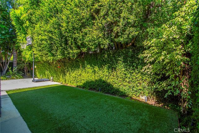 6347 Wynne Avenue, Tarzana, CA 91335