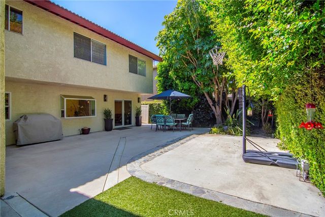 6347 Wynne Avenue, Tarzana, CA 91335