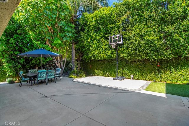 6347 Wynne Avenue, Tarzana, CA 91335