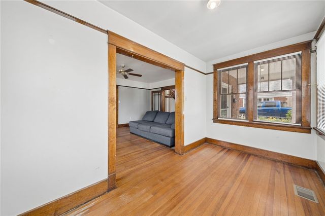 333 Greenwood Pl, Bridgeville, PA 15017