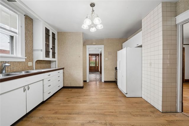 333 Greenwood Pl, Bridgeville, PA 15017