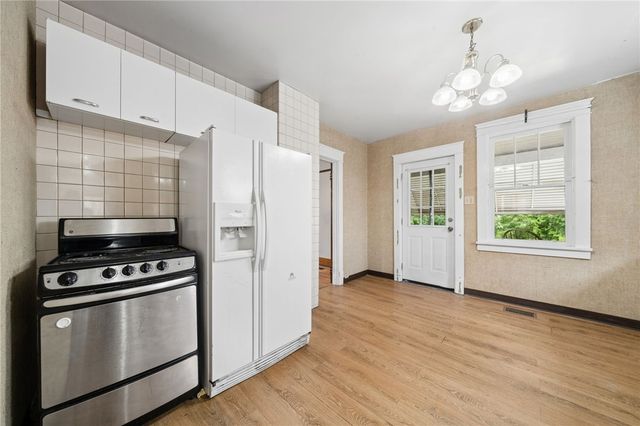 333 Greenwood Pl, Bridgeville, PA 15017
