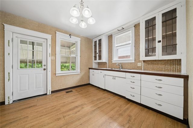 333 Greenwood Pl, Bridgeville, PA 15017