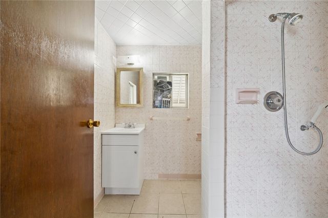 333 Greenwood Pl, Bridgeville, PA 15017
