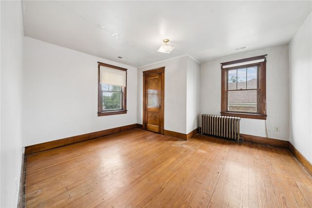 333 Greenwood Pl, Bridgeville, PA 15017
