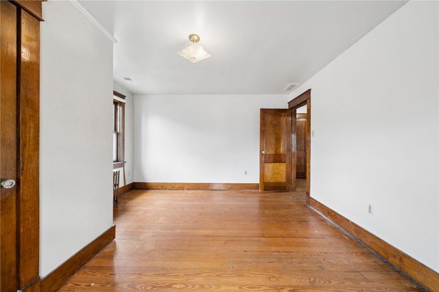 333 Greenwood Pl, Bridgeville, PA 15017
