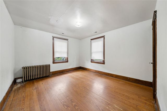 333 Greenwood Pl, Bridgeville, PA 15017