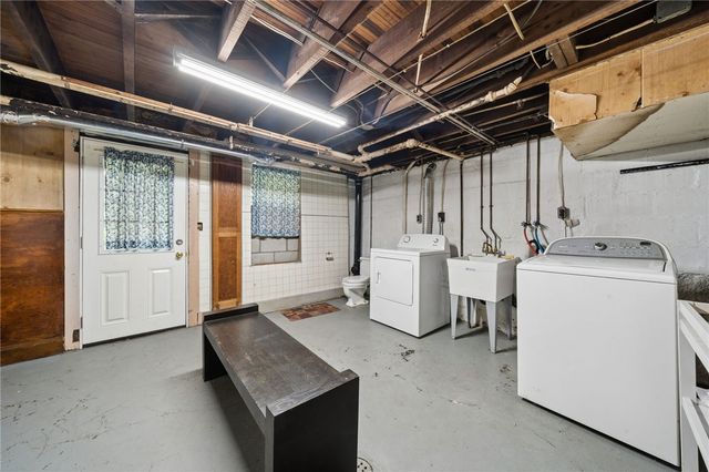 333 Greenwood Pl, Bridgeville, PA 15017