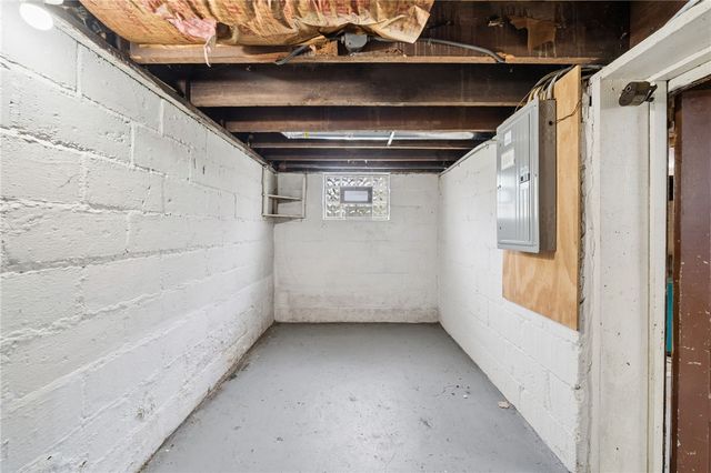 333 Greenwood Pl, Bridgeville, PA 15017