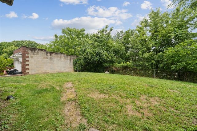 333 Greenwood Pl, Bridgeville, PA 15017