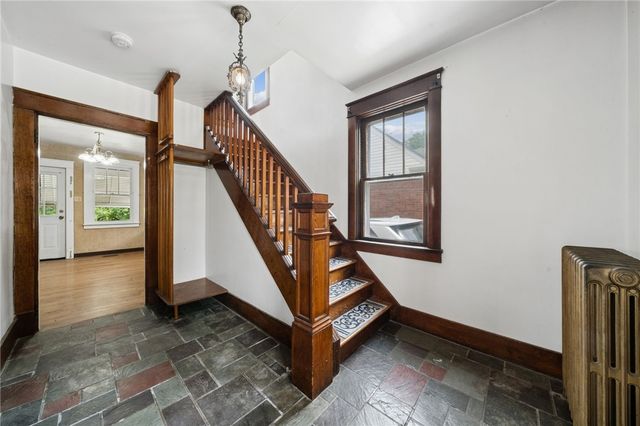 333 Greenwood Pl, Bridgeville, PA 15017