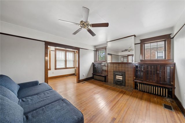 333 Greenwood Pl, Bridgeville, PA 15017
