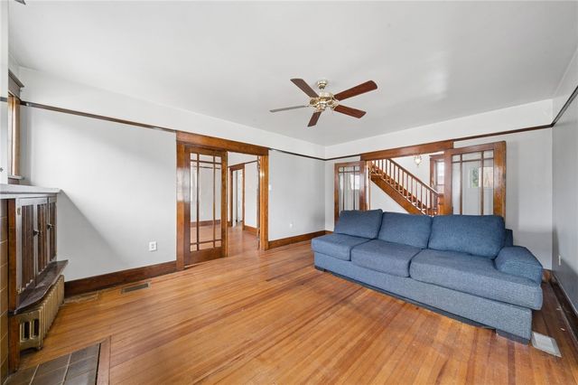 333 Greenwood Pl, Bridgeville, PA 15017