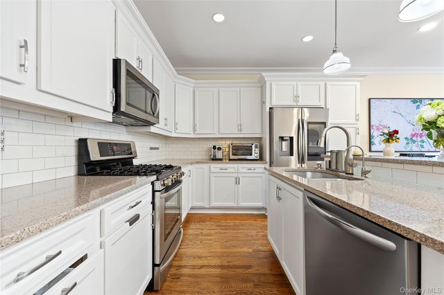 2 Spring Court, Huntington, NY 11743