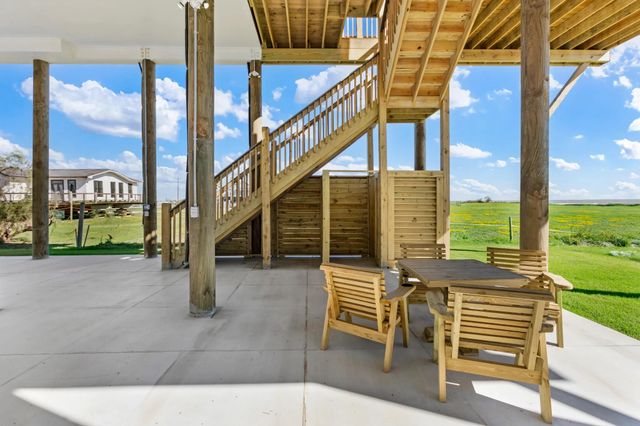 994 Jean Street, Gilchrist, TX 77617