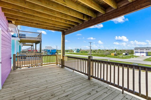 994 Jean Street, Gilchrist, TX 77617