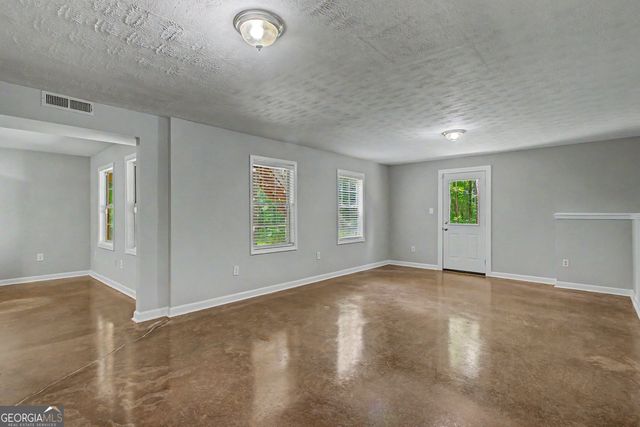 28 Pecan Lake Court, Sharpsburg, GA 30277