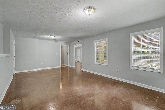 28 Pecan Lake Court, Sharpsburg, GA 30277
