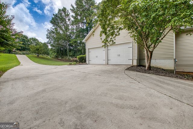 28 Pecan Lake Court, Sharpsburg, GA 30277