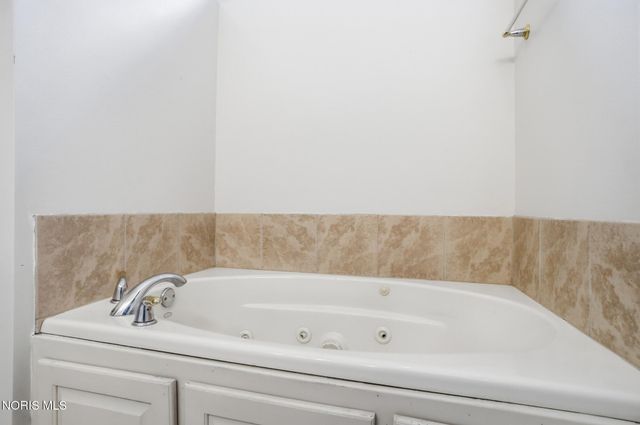 8828 Cedar Bend Road, Sylvania, OH 43560