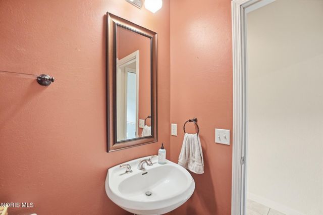 8828 Cedar Bend Road, Sylvania, OH 43560