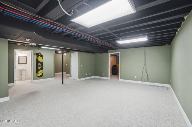 8828 Cedar Bend Road, Sylvania, OH 43560