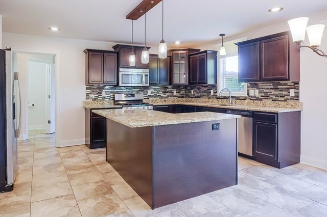 7490 E 103rd Avenue, Crown Point, IN 46307