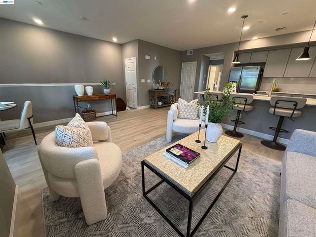 558 Clover Cir, Milpitas, CA 95035