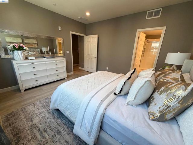 558 Clover Cir, Milpitas, CA 95035