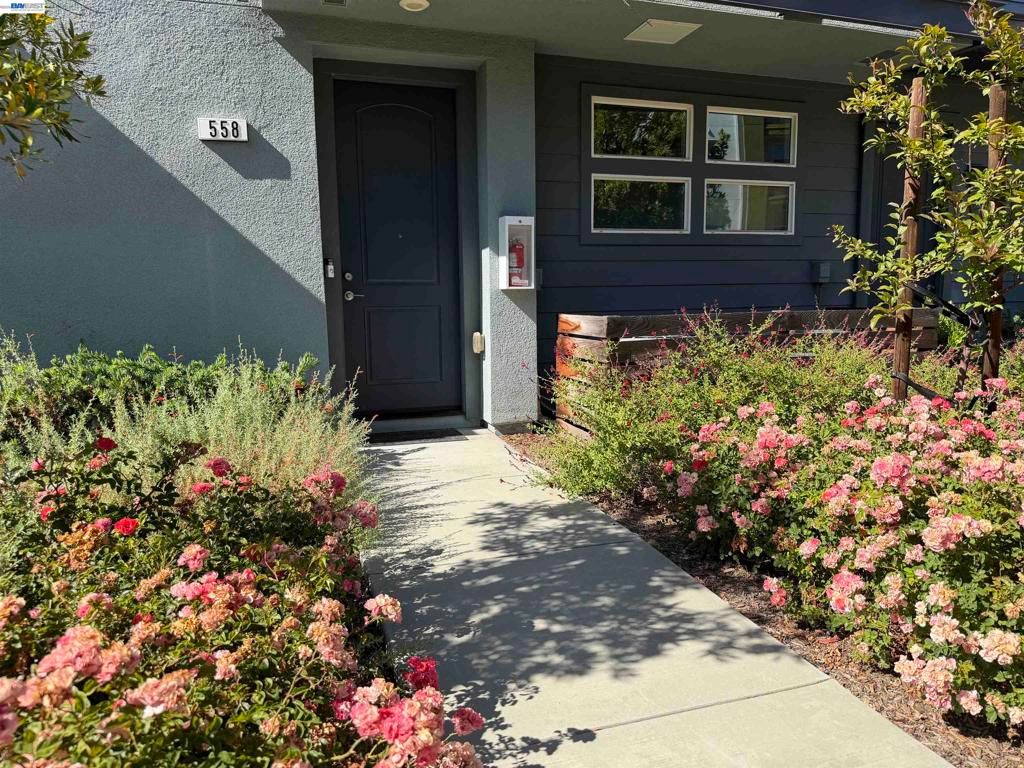 Image 1 of property listing at 558 Clover Cir, Milpitas, CA 95035