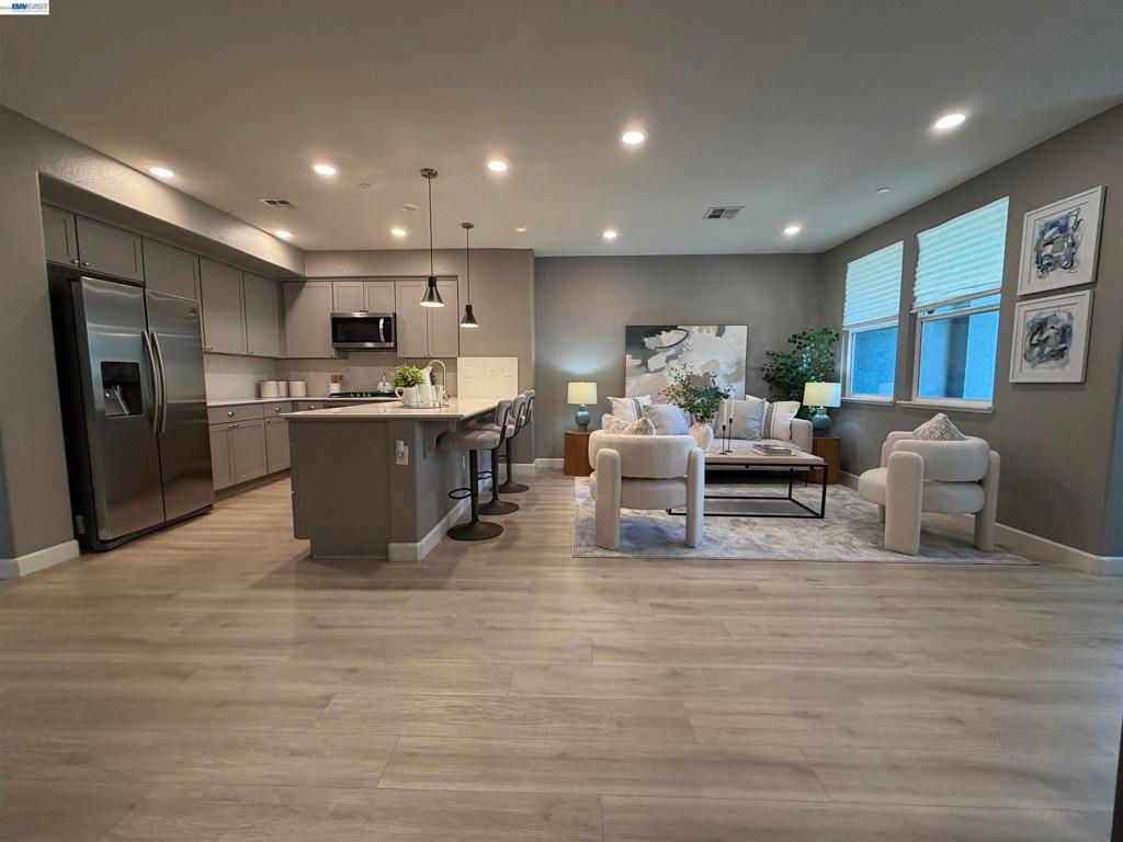 Image 2 of property listing at 558 Clover Cir, Milpitas, CA 95035