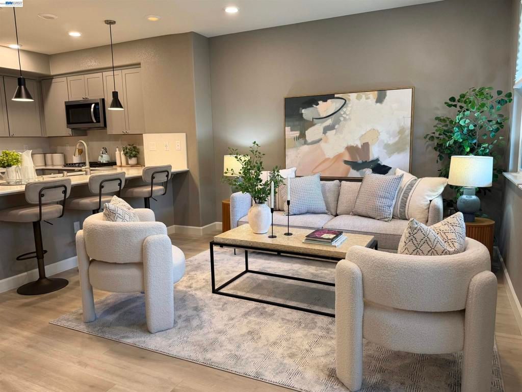 Image 5 of property listing at 558 Clover Cir, Milpitas, CA 95035