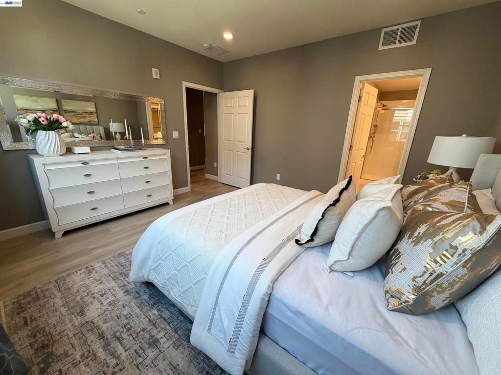 Image 9 of property listing at 558 Clover Cir, Milpitas, CA 95035