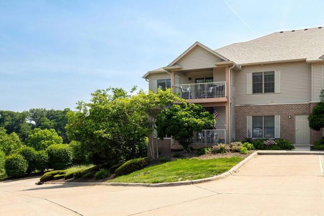 1237 Kimberly Road 1237, Bettendorf, IA 52722