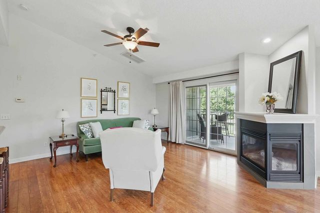 1237 Kimberly Road 1237, Bettendorf, IA 52722