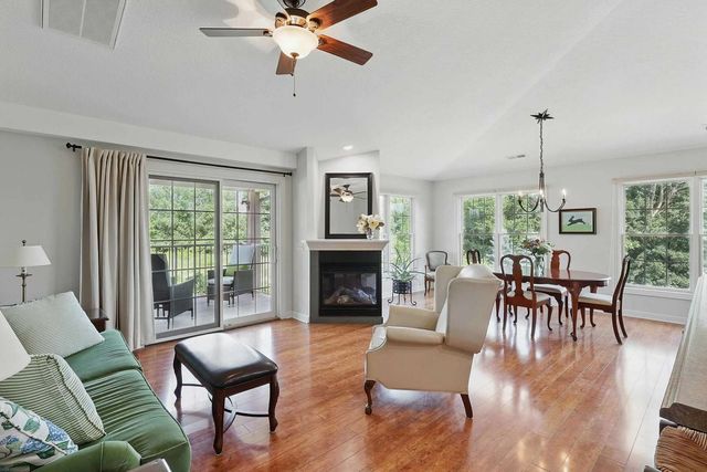 1237 Kimberly Road 1237, Bettendorf, IA 52722