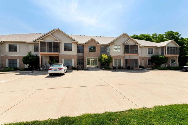 1237 Kimberly Road 1237, Bettendorf, IA 52722