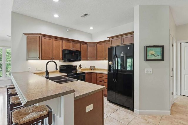 1237 Kimberly Road 1237, Bettendorf, IA 52722