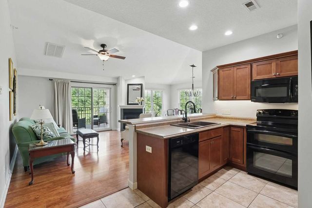 1237 Kimberly Road 1237, Bettendorf, IA 52722