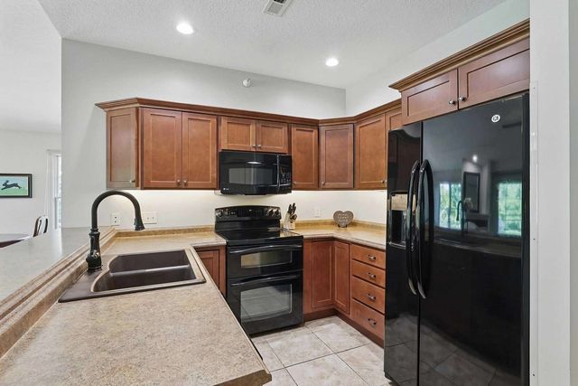 1237 Kimberly Road 1237, Bettendorf, IA 52722