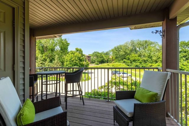 1237 Kimberly Road 1237, Bettendorf, IA 52722