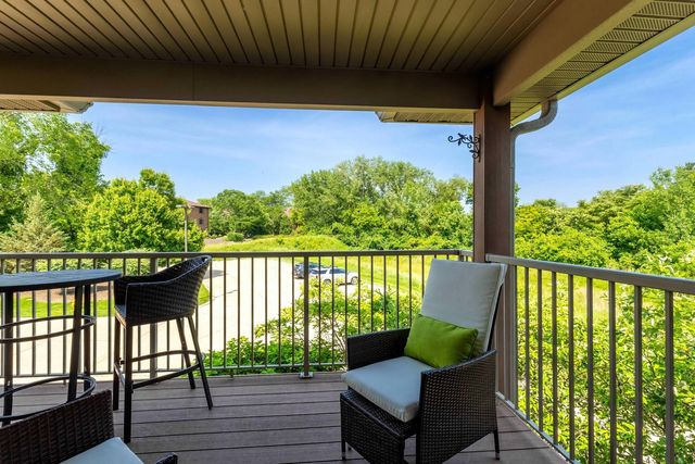 1237 Kimberly Road 1237, Bettendorf, IA 52722
